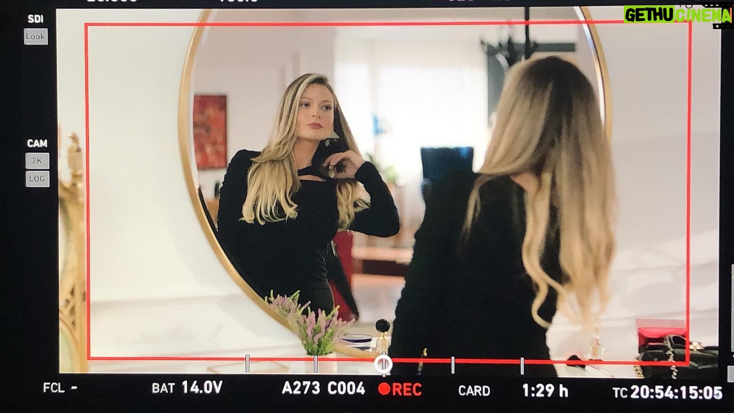 Pamela El Kik Instagram - A L ı A ✨ #crystal @shahid.vod @mbc1
