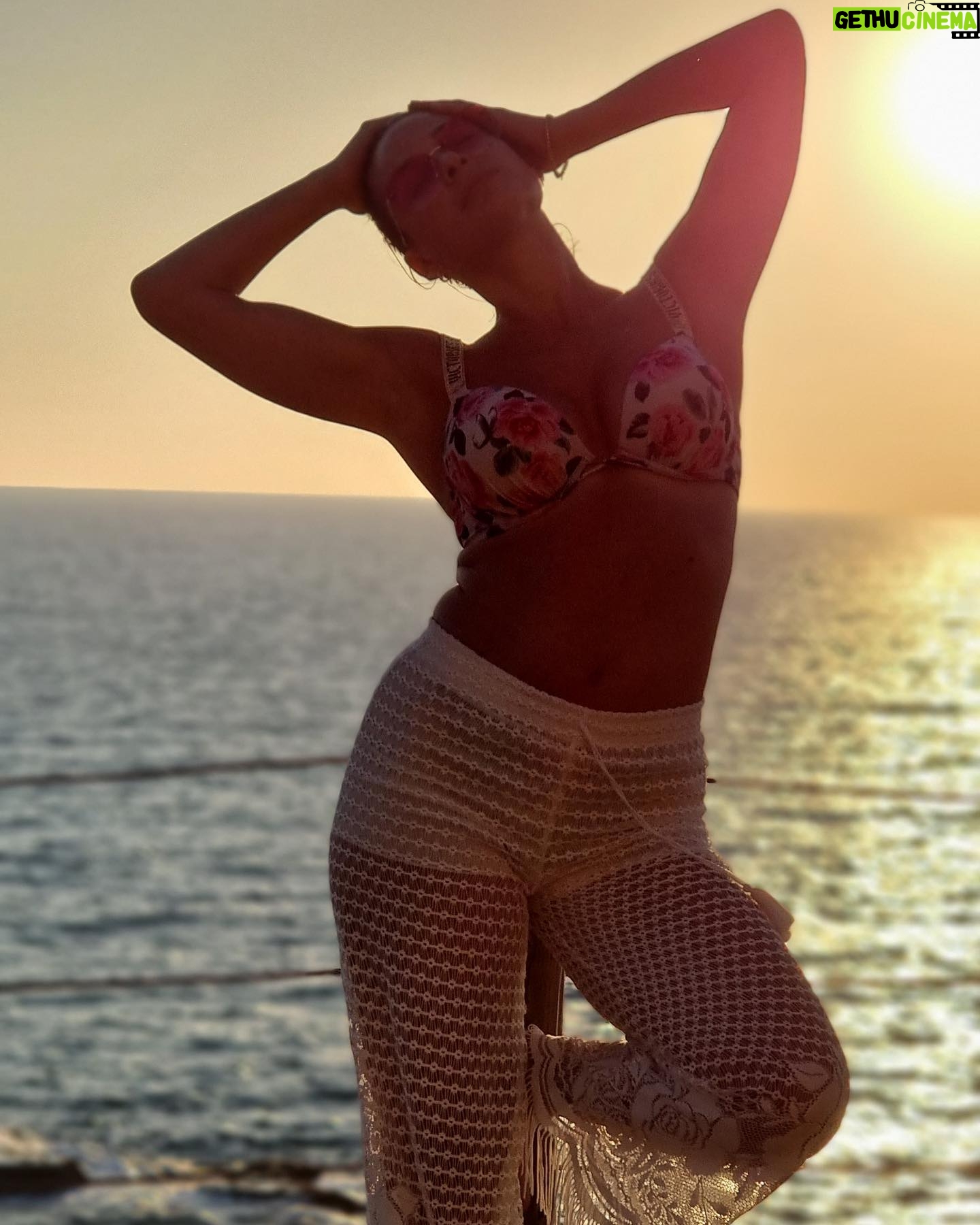Pamela El Kik Instagram - Calm but alert Relaxed but ready Smooth but sharp Humble but confıdent ………….