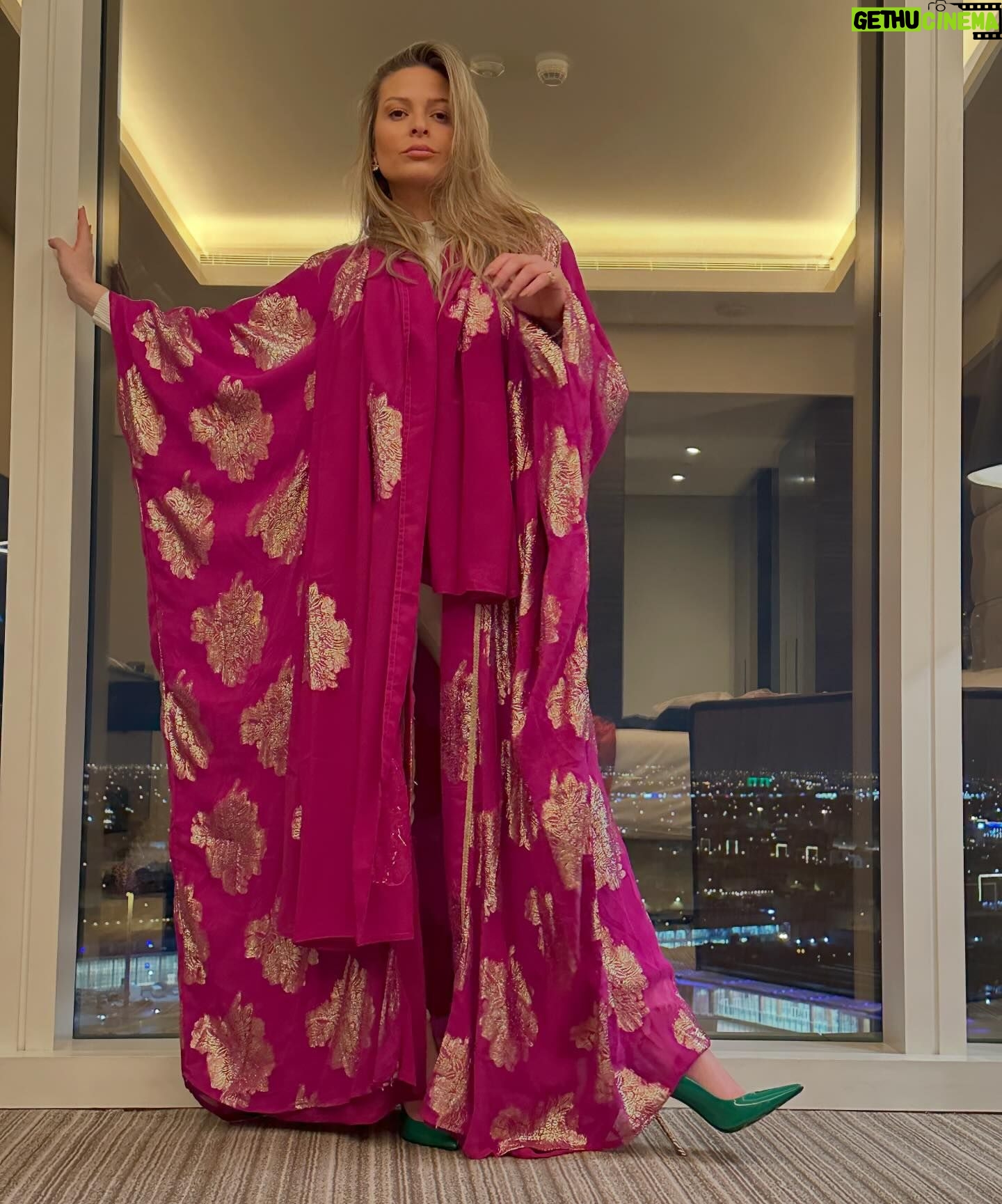 Pamela El Kik Instagram - ..My authentıc Saudı look 🩷 @tigre.milano 🐅