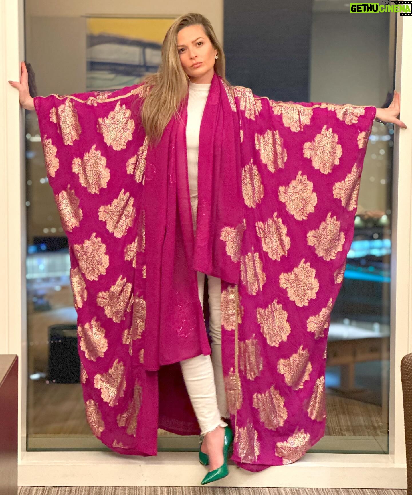 Pamela El Kik Instagram - ..My authentıc Saudı look 🩷 @tigre.milano 🐅