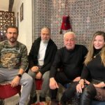 Pamela El Kik Instagram - قعدة عفويّة مع ناس غاليين عَ قلبي.. الاستاذ الكبير الغني عن التعريف 'نجدت إسماعيل أنذور، علي منيمني وباسم مغنية؛ الفنّانين من العيار الثقيل وإنسانيّاً قبل فنّياً.. شكراً للدكتور مايا الرّبيعي، لإستضافتنا ببغداد شكراً لوزارة الثقافة لدعوتنا ممثّلاً بوزير حقيقي 'أحمد فكّاك البدراني المحترم اللي كل كلمة قالا طلعت بصدق ومن القلب، كنّا كلنا صاغيين لكل حرف مؤثّر أستاذي🙏🏼