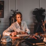 Pamela El Kik Instagram - من قلب القلب وبإبتسامتا المعتادة الحزينة لَ عليا.. بقول مبروك مش بس لطاقم العمل أمام ووراء عدسة الكاميرا وكل نقطة تعب وسهر عالتفاصيل لإحترام بيوت العالم اللي مبروك علينا نحنا الممثلين إنّو ربحنا قلوب العالم وربحنا وجودنا بكل بيت عربي بالعااالم. شكراً يا ربي قدّي إنتَ كبير وكريم وثقتنا برحمة السّما صابرين عَلَيا إلى حين إشعارٍ آخر. حب حب كتييير حبّ وزعل وامل وسعادة وظلم مجبولين بِبَعض 🙏🏼❤️‍🔥🕊️ #كريستال #عليا ••• Fınale