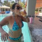 Pamela Leiva Instagram - Para que andamos con cosas!!!! A lo que vinimos!! Por que soy mi propia jefa!! 🏝️💖🌸 Feliz día del trabajador a todos y en especial a mi equipo hermoso que me apaña en todo!!!. Ya me los traeré a una vacaciones así como merecemos. Porque debemos amar nuestro trabajo, pero también darnos el espacio para disfrutar, si no la vida pierde el sentido. . @hrhcpuntacana #HRHCPuntaCana #BeARockstar