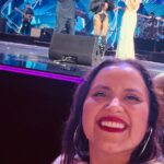 Pamela Leiva Instagram - ¡Anitta sabe que existo🤩🤩! Ayer viví una de las experiencias más bonitas de mi vida, estar viendo a @anitta en primera fila y sentir esa explosión de energía sobre el escenario fue increíble🔥🔥. Estar cerca del artista que uno admira y que además te inspira, es indescriptible con palabras. Gracias al equipo de @tudia13 ia que se le jugaron con todo🩷 son los mejores y a @canal13cl por la invitación🎉. Anittaaaa te amo✨✨✨ #festivaldeviña #viña #festival #anitta
