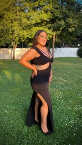 Pamela Leiva Instagram - Primera alfombra roja y no podría haberlo logrado sin este increíble equipo de mujeres Power ❤️‍🔥 👗 Vestido: @nicolettavalentina 💅🏽 Nails: @homenails.cl 💄 Make up: @pupi.beauty ✨ Styling: @alexaglaam
