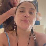 Pamela Leiva Instagram - Este post va dedicado a mi amiga @homenails.cl ✨ Unas de las cosas más lindas que he hecho ha sido viajar con mi amiguita, que nos conocimos en nuestro peor momento, ella me recogió del suelo y jamás se fue de mi lado. Que lindo fue compartir esos días de relajo contigo, gracias por tu amor, tus consejos y siempre apañarme en todo. Fueron días increíbles que repetiría siempre. Gracias a la vida que me pone personas como tú en mi camino, te adoro🙌🏾🌸💖. Gracias por tomarme las mejores fotos, por peinarme y por evangelizarte con Anitta 💖🔥🇧🇷. Se viene nuestro viaje a Río de Janeiro y muchas aventuras!! Un ♥️ por esas amigas que nunca nos sueltan la mano🩷 @hrhcpuntacana #HRHCPuntaCana #BeARockstar Los lentes son todos de @optica_renovatio 💙😎