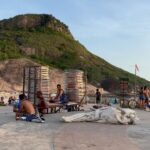 Pamela Leiva Instagram - Venir a Río de Janeiro es como un golpe Multi vitamínico. Me hace bien venir a ventilarme para acá ♥️🇧🇷🌸✨. . La playa que visitamos ayer se llama “Praia Pedra Do Pontal” queda a 40 min en Uber de Copacabana. Pasando Barra de Tijuca, se encuentran con esta praia que es Disfrutada por los Cariocas, no se ven turistas, y debo decir que se va a puro gozar con todos los sentidos jajajajajaja. Esta Playa me gusta por que a a diferencia de las más turísticas no hay tanto vendedor ni hay tanto peligro de robo. Besos amores mío aquí yo sigo pasándola malito!! Los quierooooo. ♥️🇧🇷♥️🇧🇷♥️