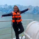 Pamela Leiva Instagram - Hoy en el #TBT cuando fui a la patagonia animar una maratón a finales del 2021 y me regale un paseo al Glaciar Grey y en esa época se usaban full mascarilllas, Pero yo en aquella época encontré la forma de evadirla en la cubierta del Barco🤣🤣🤣🤣🤣🤣🤣. Volveré… ♥️. . Si quieren saber cuál maratón anime yo por si no me creen fue la @patagoniarunfest