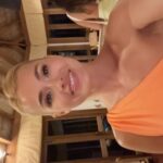 Pamela Reif Instagram - Indian dinner 🇮🇳🤤🤤 we tried everything and more & obviouslyyyyy matched our outfits to the Indian flag hoho 😬 what are your top 3 favorite cuisines? PS: watch mom laughing! Since you asked for it in the last post ☺️☺️☺️☺️