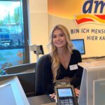 Pamela Reif Instagram - Cashier Pamela, how may I assist you? 🛒 I HAD A BLAST!! 🛍️ which city should I come to next? 🥸🥸 I collected donations for a good cause, combined with a Meet & Greet 🤓 and from my new cashier-experience I can tell that those are the top 3 products you guys love to buy: 1) Peanut Cake Bar 2) Chocolate Crisp Protein Bar 3) Caramelized Almonds Nut Butter 🥸🫡 with a smooth tendency to the pink éla conditioner 🧴 Watch my story to see more ♥️♥️♥️♥️ #meetup #meetandgreet #pamelareif #naturallypam #dmdeutschland #elabeauty #donation