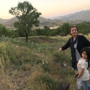 Pantea Bahram Instagram - خانوم! مهربان ! دلگرمي ! همراه! همسان!

آجيلَكِ قشنگم.! خوش آمدني بود ميلادت در جهانِ من. 💝
#خواهرانه👭 #تولدت_مبارک 
#sisters #sisterhood