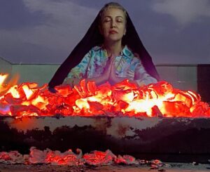 Pantea Bahram Instagram - آتش را به سوخت بارِ سرود و شعر  فروزان می دارند.....
روزگارِ غریبی ست نازنین
عکس. برادر جانم. 
#آتش_پاک