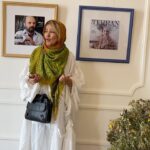 Pantea Bahram Instagram - ما «اختلاف »نداریم ،اگر بپذیریم که، «مختلفیم»! نمایشگاه پیام ایرایی لبریز از رنگ است ،همچنان که ما انسان‌ها. ! نژاد و رنگ و گونه و مذهب و خُرده مذهب و دارایی و گرایشات جنسی متفاوت و ….. نشان تنوع ماست نه دلیلی برای نزاع. «صلح »دقیقا زیرِ سایه ی مطبوعِ این پذیرش، در انتظارِ انسانِ خردمند نشسته است ! عشق و آرامش بر شما باد 💙💜❤️💚💛🤍