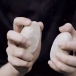 Pantea Bahram Instagram - نمایش “جنگ بازی” خلاصه:داشتیم بازیمونُ میکردیما... ۳۰ درصد تخفیف برای سه روز اول چهارشنبه ۹۸/۰۸/۰۸ پنج شنبه۹۸/۰۸/۰۹ جمعه۹۸/۰۸/۱۰ خانه هنرمندان-سالن استاد انتظامی 📆 ۰۸ تا ۳۰ آبان ۲۰:۳۰⏰ بهاء: ۴۰٬۰۰۰ تومان💳 (برای سه روز نخست بهاء ۲۹٬۰۰۰ تومان) نویسنده:حسن حاجت پور کارگردان:عبد بناری بازیگران: عبد‌ بناری،جواد وزیری،فرید عرب‌زاده،زینب فخار،مهسا انتشاري تهیه کننده:پانته آ بهرام موسیقی :عماد عرب‌زاده،حسن جامعی خرید بلیط تیوال https://www.tiwall.com/p/jangbazi2 @officialpanteabahram @Siavash.hoseinzadeساخت تيزر #جنگ#بچه_های_جنگ#تئاتر#نمایش#پانته_آ_بهرام#ایرانشهر#حسن_حاجت_پور#کارگردان#عبد_بناری#موسیقی#عماد_عرب_زاده#حسن_جامعی#بازیگر#جزیره_خارک#بچه_های_جنوب#نوای_جنوبی#تئاتر_خوب_ببینیم