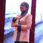 Pantea Bahram Instagram - اين اولين تجربه ي سخنرانيِ انگيزشي من بود ! بِزنگاههايي به خودم يادآوري كردم و با دوستان حاضر به اشتراك گذاشتم در باره ي كيفيت زندگي . به زودي فيلم صحبتهامو همينجا خواهم گذاشت! سلامت باشيد و اميدوار، كه اُميد خود زندگي ست !🍀💙 لباس سايه موسوي عزيز @sayeh.mousavi #tedtalks #tedx #tedxtalks #tedxspeaker