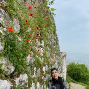 Pantea Bahram Instagram - از سقراط خواستند كه لُب كلام همه ي يافته ها و فرامين فلسفي را در يك عبارت خلاصه كند. پاسخ داد: "خودت را بشناس ". فقط بر اساس شناخت عميق و دقيق از خودمان است كه ميتوانيم تصميمهاي قابل اعتماد بگيريم. چه كسي از خودمان براي خودمان قابلِ اعتمادتر ؟!
جستجو و دخالت در زندگي ديگران را تمام كن. ! خودشناسي مهمترين و بي پايانترين شغل دنياست رفيق💙❤️🧿
(فوتو باي خان داداش. @persiangunner ( پ ن: كتاب خودشناسي آلن دو باتن را بخوانيد
#آلن_دوباتن 
#خود_شناسی #خود_باوری #عشق #اعتماد #محيط_زيست#پانته آ_بهرام #برادرانه #برادرانه_خواهرانه