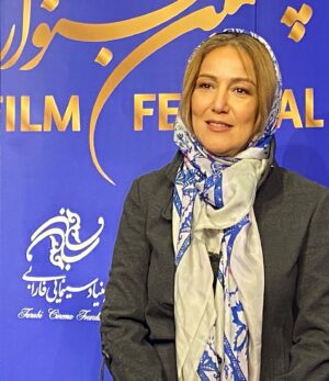 Pantea Bahram Instagram - آنچه از اين هياهو برايم ماند و مي ماند، دست خط و مهرِ استاد است. و آن حرفِ  پُررنگ در انتهاي پيام كه نوشتند : "تنهاييِ شما را ستايش مي كنم "

خوشا 🔆

#مسعود_كيميايي
@masoud_kimiai_