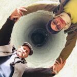 Pantea Bahram Instagram - دستم رو بگیر پدر. همیشه. به همین محکمی. عزیزِ دلِ نازک دل ! کوهِ صبور ! مهربان ! بیا لبخند بزنیم. بیا تظاهر کنیم که دلتنگیِ مادر دارد از پا دَرِمان نمی آورد! سایه بانِ آرامشِ ما ، ماییم ! #گنبدکاووس #پدر #پدرم_تاج_سرم #مادر #پانته آ_بهرام#خانواده#پانته آ بهرام