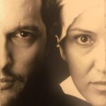 Pantea Bahram Instagram - روز جهانیِ تیاتر است و صحنه ها ظاهرا خاموش! اما به زودی به زودی همه ی ما گونه هایمان گُل خواهد انداخت ! ما نمایشگران و شما تماشاگران به نَفَسِ هم زنده میشویم باز! ( عکس : امیر حسین بزرگزادگان. از تیاتر«سگ -سکوت» به کارگردانیِ آروند دشت آرای. نویسندگی طلا معتضدی .بحبوحه سالِ ۸۸ بود و من و حامد نقشِ خواهر و برادر دو قلو را بازی میکردیم) #روز_جهانی_تئاتر #حامدبهداد #تئاتر #عشق#امید
