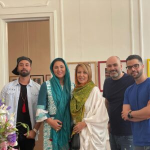 Pantea Bahram Instagram - ما «اختلاف »نداریم ،اگر بپذیریم که، «مختلفیم»!
نمایشگاه پیام ایرایی لبریز از رنگ است ،همچنان که ما انسان‌ها. ! نژاد و رنگ و گونه و مذهب و خُرده مذهب و 
دارایی و گرایشات جنسی متفاوت و ….. نشان تنوع ماست نه دلیلی برای نزاع. 
«صلح »دقیقا زیرِ سایه ی مطبوعِ این پذیرش، در انتظارِ انسانِ خردمند نشسته است !
عشق و آرامش بر شما باد 💙💜❤️💚💛🤍