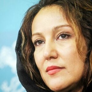Pantea Bahram Instagram - چنان لب بستم از گفتن كه گويي
دهان بر چهره زخمي بود و بِه شد ! 
#پانته_آ_بهرام