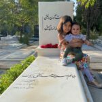 Pantea Bahram Instagram – گندم جانم هامون عزيزم ! بزرگترين حسرتم براي شما اين است كه با او نَزيستيد، آنگونه كه من فرصتش را داشتم! من در او روييدم و با او باليدم ! دستهايش را در روزهاي بلوغ و سختيهاي بزرگ شدن فِشُردم. شانه هايش را در عاشقي ها و ناكاميهايم داشتم و حمايتش را هرگاه كه حس ميكردم جهان به من پشت كرده است. 
هرچند صدايش را، عطرِ جامه هايش را، لبخندِ ثابت مانده در عكسهايش را دارم، اما ….
دلتنگي …..
مادر بزرگتان فرشته ي عشق بود. 
او معناي مادري را تكميل كرد و رفت ! و حتي اجازه نداد فرصتِ پرستاريش را پيدا كنيم!
نستوه و استوار در جانِ جهان جاودانه شد

#مادر #عشق 
#motherhood