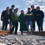 Pantea Bahram Instagram - پُر مهر نگاه كرد. حرفه اي تصوير برداشت.!🍀 با سعید براتی نازنین مدیر فیلمبرداری فیلم« آینده» و گروه دوست داشتنی ش. «آینده» به کارگردانی امیر پورکیان. فیلمی که به جشنواره امسال نرسید اما کال هم نماند 😉💚