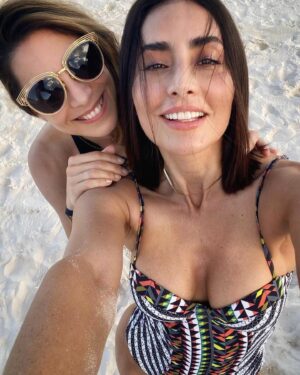 Paola Nuñez Instagram - Te Adoro @mariaelenalaas 👯‍♀️🏖️