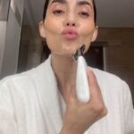 Paola Nuñez Instagram - Galvanic spa disponible en @skingenetica asi como las mascarillas: Power mask and Nutricentials