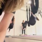 Paola Nuñez Instagram - Aero yoga con la cuñada