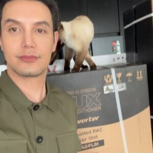 Paolo Ballesteros Instagram - Yey! May bagong aircon at tv saktong sakto sa mainit na panahon 🫶🏻 thanks @auxairconphofficial and Sir Jun Gatmaitan for my new aux split-type inverter aircon! Exclusively distributed by St. Francis Square Group of Companies under Great Buys Home Depot Inc. Department 😉👍🏼 zalamat!