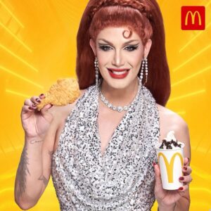 Paolo Ballesteros Instagram - Much malaking Chicken McDo with much malamig na Coke Float? G! Pa-McDelivery na mga dabarkads! @mcdo_ph