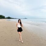 Parada Thitawachira Instagram - 🤍 picnic after the rain. 🌧️ @charrasbhawan #จรัสภาวัน #CharrasBhawan #Khaotaobeach #huahin 👯‍♀️🩱🕶️by p’pang 😅