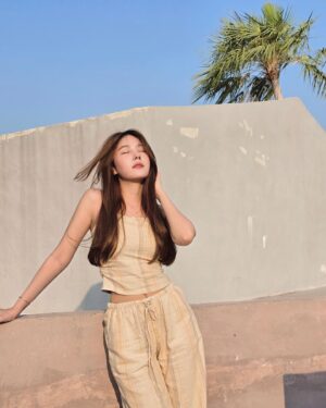 Parada Thitawachira Instagram - อยากไปทะเลแล้ววววว 🏖️@HM #HMThailand #HMxME