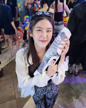 Parada Thitawachira Instagram - 💙ปิ้ว ปิ้ววว สุขสันต์วันสงกรานต์นะคะ 😊