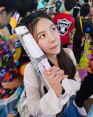 Parada Thitawachira Instagram - 💙ปิ้ว ปิ้ววว สุขสันต์วันสงกรานต์นะคะ 😊