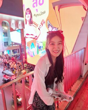 Parada Thitawachira Instagram - 💙ปิ้ว ปิ้ววว สุขสันต์วันสงกรานต์นะคะ 😊