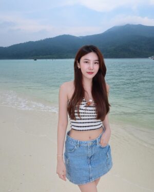 Parada Thitawachira Instagram - พยายามจะลืมตาสู้แดด แต่ไม่ไหววว 😅
