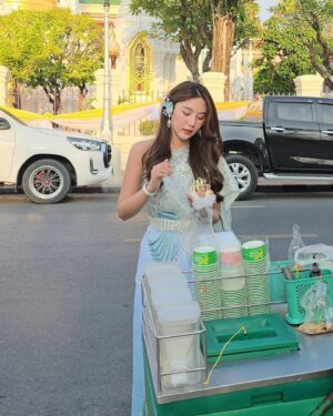 Parada Thitawachira Instagram - สวัสดีปีใหม่ไทยล่วงหน้าค่ะ 😊🤍
