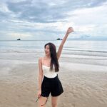 Parada Thitawachira Instagram - 🤍 picnic after the rain. 🌧️ @charrasbhawan #จรัสภาวัน #CharrasBhawan #Khaotaobeach #huahin 👯‍♀️🩱🕶️by p’pang 😅