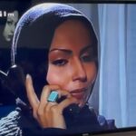 Parastoo Salehi Instagram - دروغ چرا امروز موقع بازپخش سریال هنگامه بعد از نوزده سال، گریه کردم خودمم یادم رفته بود قبلا چیکاره بودم اونهمه سال کار و زحمت انگار شده باد هوا ... هی از خودم پرسیدم کی مقصره؟ دیدم هیچکس، فقط خودم. زبان سرخ سر سبز می دهد بر باد !!! به خودم گفتم خب الان راضی هستی؟ چی درست شد!؟ گیریم که حرفاتم همیشه زدی، سکوتم نکردی، اوضاع فرقی کرد؟ مملکت آباد شد؟ یکی رفت یکی بدتر اومد و درد مردمم ذره ذره شد خروار ... عاقبت کله ای که باد داشت و همیشه بوی قرمه سبزی میداد، شد غربت. شایدم دارم خودمو گول میزنم که انتخاب خودمه و راضی ام. تهه همه ی این حرف ها دلم برای بازیگری تنگ شده برای دوربین، بوم صدا، آیینه گریم، چایی های راه به راه پشت صحنه و ... نزدیک شصت تا سریال و فیلم تلویزیونی و سینمایی بازی کردم که حتی خودمم خیلی هاشونو یادم نیست چه برسه به یاد مردم ... واقعا وقتی حال من کمترین امروز با دیدن یک کار قدیمیم اینه، حال فردین و ناصر ملک مطیعی و رضا بیک ایمانوردی و بهروز وثوقی و پوری بنایی و فروزان و بهمن مفید و وحدت و مرتضی عقیلی و ... حال اونا چجوری بوده وقتی تو اوج، درست تو نقطه ی اوج پرواز بال هاشونو قیچی کردن !؟ لعنت به این بغض 😭😭😭 میگن آه مظلوم میگیره چرا سیاستمداران ما روز به روز گردنشون کلفت تر میشه پس!؟ خیلی ها میگن تقاص تو این دنیاست خدایا میشه تقاص پس دادن باعث و بانی های همه اینارو من ببینم و بمیرم 🙏🏻🙏🏻🙏🏻🙏🏻🙏🏻 . . #پرستو_صالحی #پرستو_صالحی #بازیگر #سینما #تلویزیون #تئاتر #parastoo_salehi #parastoo_salehi