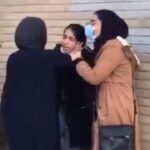 Parastoo Salehi Instagram - برای یکبار هم که شده صدای عدالت خواهی خودتون رو به گوش دنیا برسانید فیفا را مطلع کنید، پای دختران سرزمینمان بایستیم . حکومت هایی که ظلم درشون نهادینه شده دیگه از بازتاب بیرونی و بین المللی هیچ رفتاری نمی ترسند، دیگه نگران عکس العمل مردمی و جهانی نیستن، مثل بچه هایی که خیلی دعواشون کردن و کتک خوردن خیره و وقیح میشن و دست به هر جنایت و کثافتی می تونن بزنن، برای بقای خودشون ... اینجا ایران است یه صورت دخترانش اسپری فلفل میزنند، نه برای تظاهرات و به قول خودشان اغتشاش و اقدام علیله امنیت ملی، برای ذوق تماشای فوتبال ... اینجا ایران است در سرزمین من زن بودن عین جنس دست دو بودن است در سرزمین من هنوز زن را به جرم زن بودن سر می برند، در سرزمین من دختران را به زور ضرب و شتم سوار ماشین های کشت ارشاد می کنند و ما تنها عکس العملمان فیلم گرفتن با موبایل و زیر زیرکی فحش دادن است،در سرزمین من دموکراسی یعنی کشک، در سرزمین من برابری یعنی پشم، در سرزمین من شعار استقلال آزادی فقط یک شعار بود برای رسیدن به قدرت. در سرزمین من اما برای ترانه ی خلیج فارس ابی رگ های گردنشان متورم می شود. در سرزمین من، راه دشواری ست زن بودن. . به اشک چشم دختران سرزمینم قسم تا زمانی که زنان را با عزت و احترام به ورزشگاه ها راه ندهند فوتبال نگاه نخواهم کرد، کاش مردان و ورزشکاران سرزمینم تحریم می کردند رفتن به ورزشگاه ها و هر آنچه توهین به مادر و خواهر همسرانشان است را ... کاش روزی برسد که دیگر ما هیچ، ما نگاه نباشیم 🙏🏻🙏🏻🙏🏻🙏🏻🙏🏻🙏🏻🙏🏻🙏🏻🙏🏻🙏🏻 @fifaworldcup . #پرستو_صالحی #پرستوصالحی #بازیگر #سینما #تئاتر #تلویزیون #آزادی #راه_دشوار_زن_بودن #دموکراسی #فوتبال #ایران #همبستگی