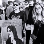 Parastoo Salehi Instagram - با هم پشت ما کوهه نمی ترسیم، نمی افتیم، نمی بازیم!!! . #مهسا_امینی #نه_به_حجاب_اجباری #نه_به_گشت_ارشاد #نه_به_جمهوری_اسلامی #زندانی_سیاسی #آزادی #آزادی_بیان #زندانی_سیاسی #ایران #همبستگی #بهارک_صالحنیا #ریحانه_پارسا #افسانه_صرفه_جو #استانبول #parastoo_salehi #actress #Iran #tehran #freedom #mahsa_amini #zhina #union