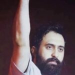 Parastoo Salehi Instagram - این جمله رو دیروز یهو برای عزیزی نوشتم : "هر دردی تو غربت درد تره " وقتی سال ۹۵ منو برادرم در برنامه ماه عسل شرکت کردیم این صدا اومد روی صحنه های غم انگیز زندگی ما، دروغ چرا مامانم دوست نداشت منو امیر بریم و زندگیمونو تعریف کنیم از قضاوت مردم می ترسید نگران بود خانواده ی پدرم ناراحت بشن و ... برنامه رو ندید اصلا ولی فشار روانی ماجرا باعث شد روانه بیمارستان بشه قرار شد آنژیو بشه و اونی که مثل یک فرزند قبل اینکه ببرنش داخل اتاق عمل اومد بالا سرش مهدی یراحی بود رفیق روزهای تلخ ببخش که نیستم که بیام دم زندان بسط بشینم منو حلال کن، باور کن هر دردی تو غربت درد تره 😭😭😭 من از دیشب مثل خرس تیر خورده ام، خشمگینم عاصی ام این حال و پارسال وقتی خبر فوت مهسا امینی اومد داشتم، پر از خشم پر از نفرت آره یه مدت خیلی آرومتر از قبلم بودم چون نشسته بودم نگاه می کردم خودمو مردم و رسانه های اونور و اینور و عملکرد رژیم رو ... من به یک نتیجه رسیدم باید شعارمون یکی باشه هدفمون یکی این انقلاب به ثمر نمی رسه اگر شعارش فقط برای خواسته های یک قشر باشه شعار برای حقوق، شعار برای حجاب، شعار برای معوقات، شعار برای دریاچه ارومیه، شعار برای سیستان و ... رنجمونو از هم جدا ندونیم بازنشسته و کارمند و کاسبو دانشجو و ... نداره همه هم دردیم این درد مشترک هرگز جدا جدا درمان نمی شود، باید بفهمیم همه ی این درد ها و محرومیت ها، رنج ها سر منشأش جمهوری اسلامیه و فقط با رفتنشون همه چیز درست میشه نه هیچ چیز دیگه و این تنها راه حل ماجراست، تا آخوند کفن نشود این وطن وطن نشود، تمام . #نه_به_جمهوری_اسلامی #مهدی_یراحی #مهسا_امینی #آزادی#ایران #تا_آخوند_کفن_نشود_این_وطن_وطن_نشود #پرستو_صالحی