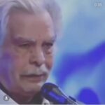 Parastoo Salehi Instagram - من از کودکی شیفته ی صدا و دوبله بودم تاثیر صدا در من به مراتب بیشتر از خود تصویر بود، امروز روز تلخی ست.کاش میشد بعضی ها نمیرن، کاشد میشد بعضی هارو تا ابد زنده نگه داشت، بعضی ها که خیلی به درد این دنیا می خورن، بعضی ها که حضورشون نور و خیر و برکت و عشقه ... روز تلخی ست 😭😭😭🖤 فخر دوبله ایران، صدای ماندگار، عالیجناب منوچهر اسماعیلی درگذشت تسلیت به تمامی هنرمندان، هنردوستان و خانواده ی عزیز اسماعیلی برکت از کومه رفت رستم از شاهنومه رفت !!! 🙏🏻🖤😭 سی و یک مرداد هزار وچهارصدو یک . #منوچهر_اسماعیلی #صدای_ماندگار #دوبله #پرستوصالحی #پرستو_صالحی #ایران