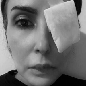 Parastoo Salehi Instagram - چشم
ساچمه
اصفهان
پاسخ هیچ مطالبه ی به حقی پلیس ضد شورش نیست !!!
.
به حمایت از معترضان اصفهانی که چشمشان بر اثر گلوله های ساچمه ای آسیب دید 🖤😭
.
#پرستو_صالحی #پرستوصالحی
#بازیگر 
 #اعتراض_انتقا‌د_حق_مسلم_ماست
#اصفهان #چهارمحال_بختیاری #خوزستان #ایران