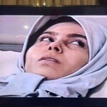 Parastoo Salehi Instagram - دروغ چرا امروز موقع بازپخش سریال هنگامه بعد از نوزده سال، گریه کردم خودمم یادم رفته بود قبلا چیکاره بودم اونهمه سال کار و زحمت انگار شده باد هوا ... هی از خودم پرسیدم کی مقصره؟ دیدم هیچکس، فقط خودم. زبان سرخ سر سبز می دهد بر باد !!! به خودم گفتم خب الان راضی هستی؟ چی درست شد!؟ گیریم که حرفاتم همیشه زدی، سکوتم نکردی، اوضاع فرقی کرد؟ مملکت آباد شد؟ یکی رفت یکی بدتر اومد و درد مردمم ذره ذره شد خروار ... عاقبت کله ای که باد داشت و همیشه بوی قرمه سبزی میداد، شد غربت. شایدم دارم خودمو گول میزنم که انتخاب خودمه و راضی ام. تهه همه ی این حرف ها دلم برای بازیگری تنگ شده برای دوربین، بوم صدا، آیینه گریم، چایی های راه به راه پشت صحنه و ... نزدیک شصت تا سریال و فیلم تلویزیونی و سینمایی بازی کردم که حتی خودمم خیلی هاشونو یادم نیست چه برسه به یاد مردم ... واقعا وقتی حال من کمترین امروز با دیدن یک کار قدیمیم اینه، حال فردین و ناصر ملک مطیعی و رضا بیک ایمانوردی و بهروز وثوقی و پوری بنایی و فروزان و بهمن مفید و وحدت و مرتضی عقیلی و ... حال اونا چجوری بوده وقتی تو اوج، درست تو نقطه ی اوج پرواز بال هاشونو قیچی کردن !؟ لعنت به این بغض 😭😭😭 میگن آه مظلوم میگیره چرا سیاستمداران ما روز به روز گردنشون کلفت تر میشه پس!؟ خیلی ها میگن تقاص تو این دنیاست خدایا میشه تقاص پس دادن باعث و بانی های همه اینارو من ببینم و بمیرم 🙏🏻🙏🏻🙏🏻🙏🏻🙏🏻 . . #پرستو_صالحی #پرستو_صالحی #بازیگر #سینما #تلویزیون #تئاتر #parastoo_salehi #parastoo_salehi