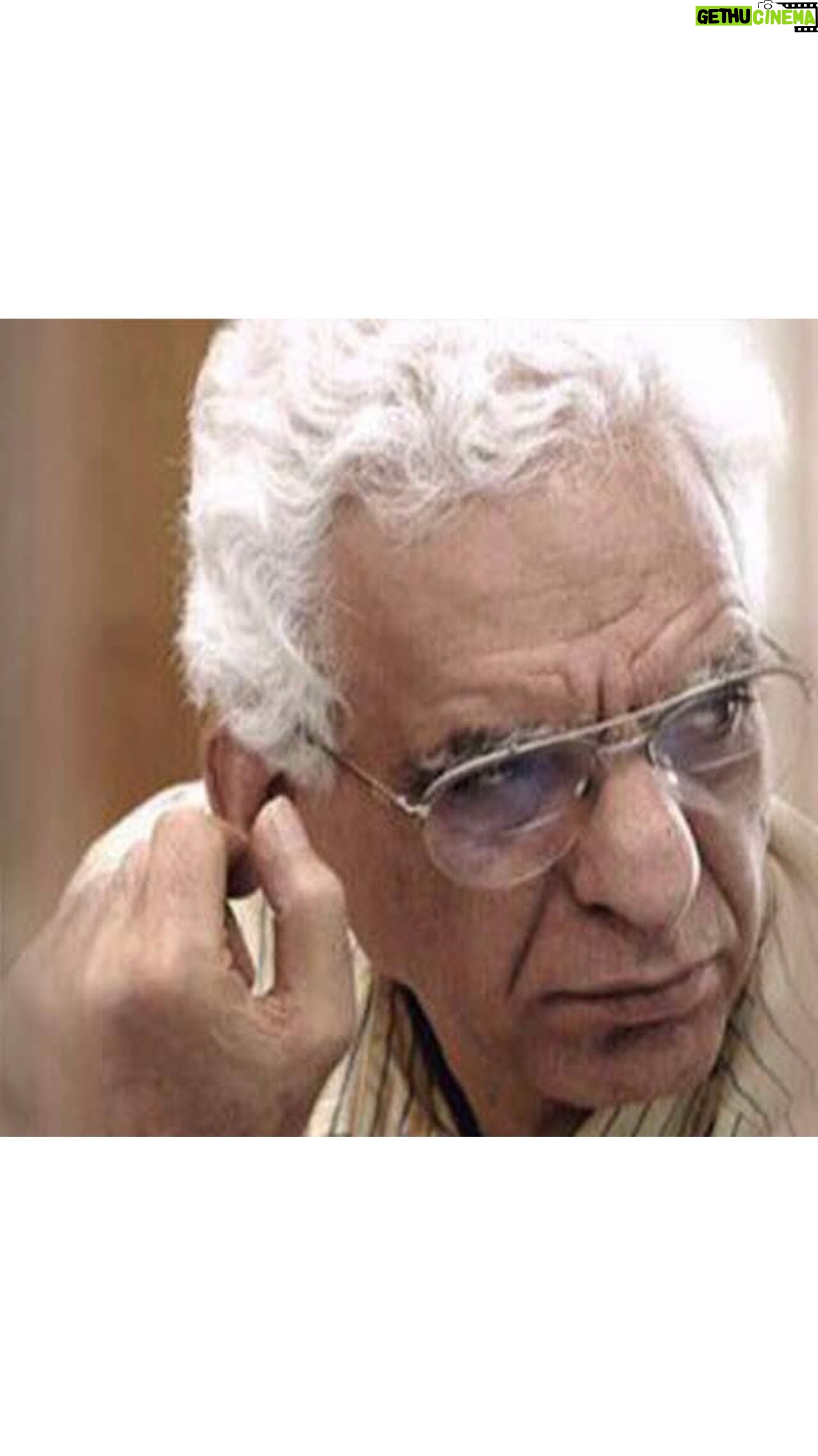 Parastoo Salehi Instagram - کیومرث پور احمد جسور صادق شریف مهربان بزرگ درست شبیه فیلمهایش، غمخوار مردم بود، صدای مردم و ... منفعت طلب و کاسه لیس حکومت نبود بابت همین صحبت ها در مراسم تشییع خشایار الوند چهار سال پیش احضارش کردن . وقتی منو برای پرونده ی اقدام علیه امنیت ملی و تشویش اذهان عمومی احضار کرده بودن دادسرا به من گفتن اگه شما دسترسی داری به آقای پوراحمد بگو بهشون احضاریه فرستادیم نبودن پنج روز ضرب العجل دارن وگرنه بازداشت، اومدم از دادسرا بیرون بهشون زنگ زدم و گفتم باید برید دادسرای فرهنگ و رسانه وگرنه میگیرنتون، ککشونم نگزید ترس تو قاموسشون راه نداشت ... بردن و آوردن و وثیقه ازشون گرفتن یعنی انقدر بی شرفن اینا، تازه این یک موردش هست که من به علت همزمانی پرونده هامون در یک شعبه دادسرا به چشم دیدم. تاریخ باید بنویسه رژیم جمهوری اسلامی چه فشاری به هنرمندان غیر حکومتی و دغدغه مند آورد چه محرومیت ها و ممنوعیت ها، چه آزارهای روحی و روانی، این حکومت جز قتل و غارت و تباهی چیزی برای مردم ایران نداشته و نداره ، ریشته تون بخشکه که سراپا ظلمید وجنایت . استاد کیومرث پور احمد تا همیشه در یادم زنده اید اگر به مرگ طبیعی می رفتید اینطور دلم پاره پاره نمیشد دیدم چی کشیدید دیدم آزارتون دادن من درد و رنج خیلی هاتونو دیدم و حالا داغ شما تا همیشه بر دلم خواهد بود 😭😭😭😭💔 نه این اشک سر باز ایستادن ندارد ... تسلیت به خانواده ی عزیز پوراحمد 🙏🏻😭🖤 #ایران #همبستگی #زن_زندگی_آزادی #مرد_میهن_آبادی #آزادی#آزادی_بیان #مهسا_امینی #نیکا_شاکرمی #پرواز۷۵۲ #آبان۹۸ #مادران_آبان #۸۸ #زندانی_سیاسی #توماج_صالحی #فریدون_فرخزاد #بکتاش_آبتین #پرستو_صالحی #parastoo_salehi #Iran #freedom #women_life_freedom #mahsa_amini