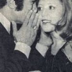 Parastoo Salehi Instagram - هر آدمی تو زندگیش یک حسرت بزرگ داره حسرت بزرگ من اینه که چرا دهه بیست و سی به دنیا نیومدم ... اونا که منو میشناسن می دونن من مال نسل خودم نبودم همیشه با سن های بالاتر ازخودم معاشرت می کردم و برعکس خیلی ها عشق و علاقه ام به آدم هارو نشون میدم مخصوصا تا هستن، میگم چقدر برام عزیز و دوست داشتنی هستن این ویدئو رو گذاشتم که به بانو نوشافرین بگم خیلی دوستون دارم خیلی بیشتر از وقتی از نزدیک نمی شناختمتون هم صحبتی با شما و شنیدن خاطراتتون مخصوصا از حضرت عشق من فریدون فرخزاد برای من حکم دُر ‌و گُهر داره بمونین برامون تا همیشه 🙏🏻🧿❤️😘 چقدر کنسرت از خوانندگان محبوبمون دنیا به ما بدهکاره ... چقدر فیلم از بازیگران ... یعنی تقاص این عمرهای رفته رو پس میدن؟؟؟ . @nooshafarin.a #فریدون_فرخزاد #پرستو_صالحی #ایران