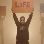 Parastoo Salehi Instagram - ویدئو بلاچاو که در مسیر نه به حجاب اجباری و برای جنبش انقلابی تهیه شده است تقدیم به فرهاد میثمی و روزهای زجر اندر زجر اندر زجری که تکثیر شد در تمام‌ وجودمان. بیژن مرتضوی، پرستو صالحی Bella Ciao music video, which was produced for the revolutionary movement on the path of "no hijab", is dedicated to Farhad Maythami and the days of suffering and suffering that grew in us and destroyed our souls. Bijan Mortazavi, parastoo Salehi . @bijan_mortazavi_original